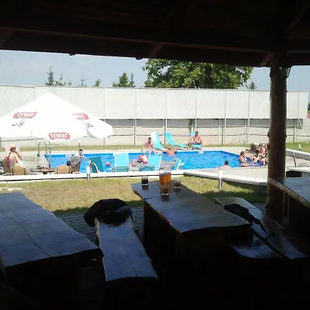 לינה וארוחת בוקר Villa Red Rose בז'ז'י