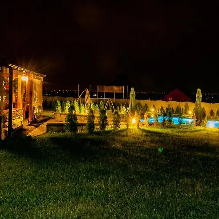 לינה וארוחת בוקר Villa Red Rose *