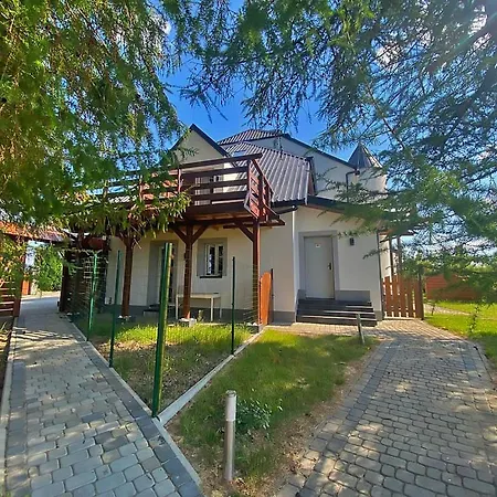 Villa Red Rose לינה וארוחת בוקר בז'ז'י